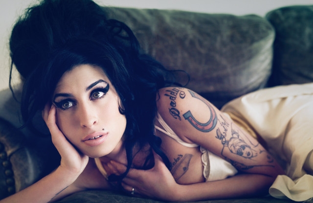 Cover image for timeline Amy Winehouse